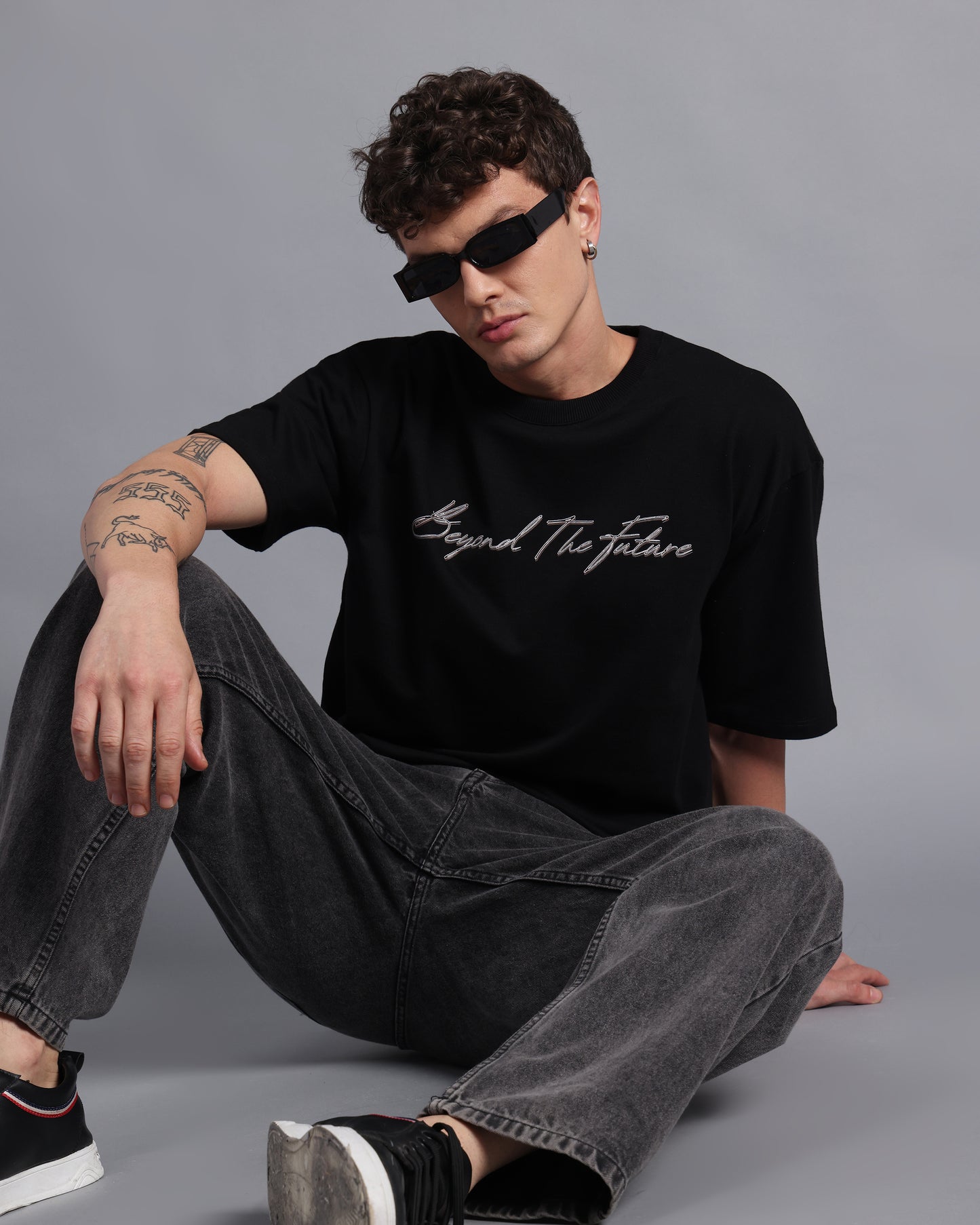 “BEYOND THE FUTURE”-black oversized tee