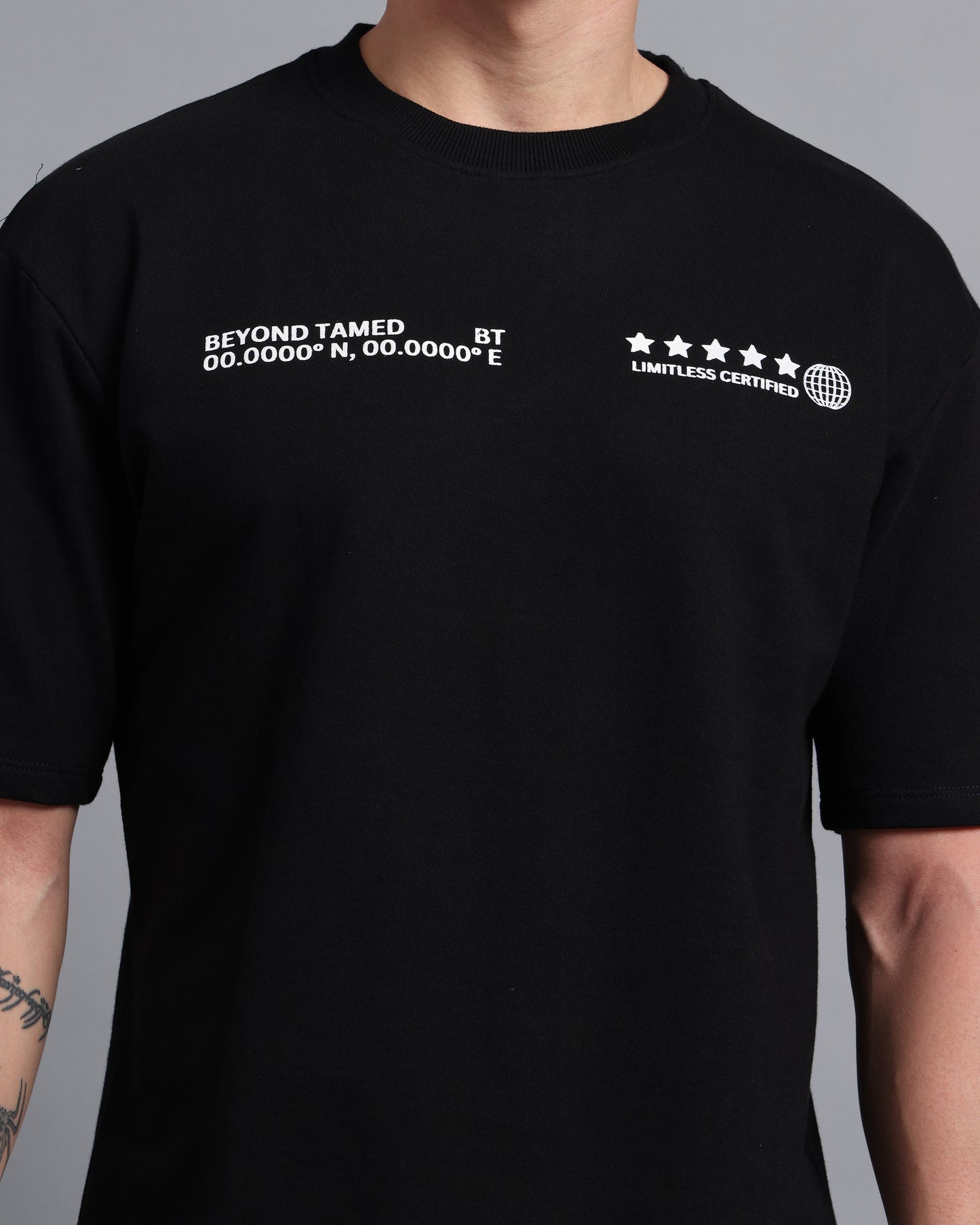 "STATEMENT TEE "- black oversized tee