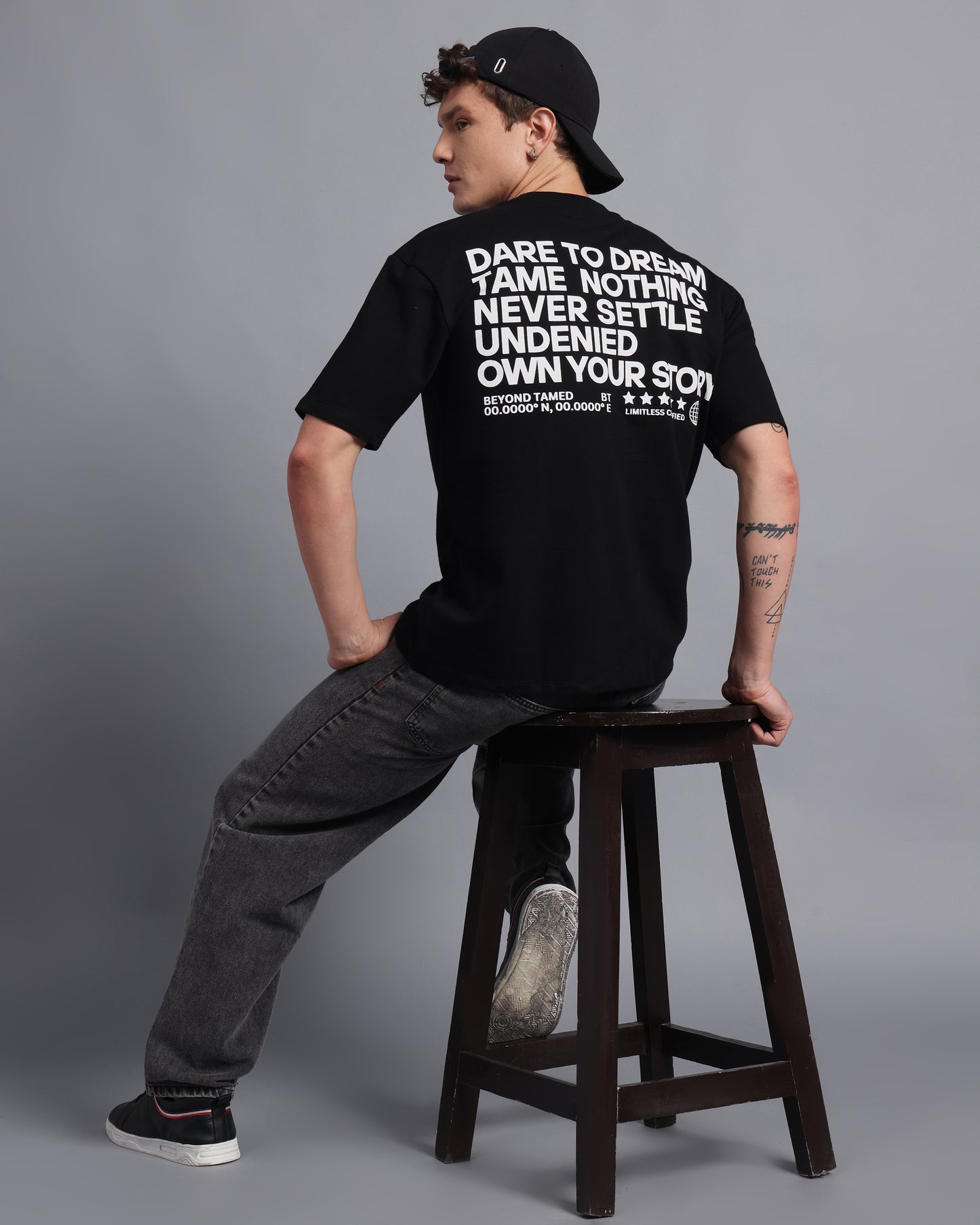 "STATEMENT TEE "- black oversized tee